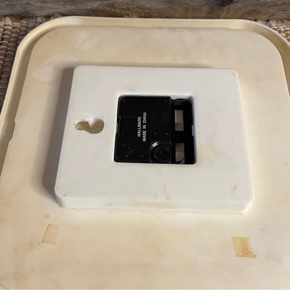 Hallmark Maxine Clock - Picture 4 of 7